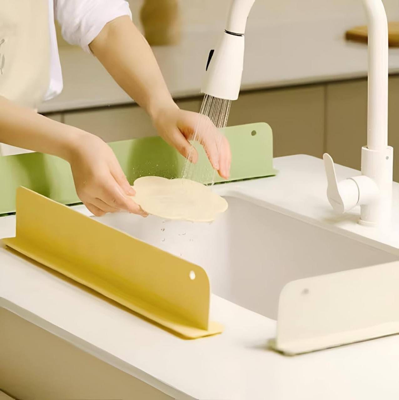 Kitchen Sink Water Splash Guard Silicone || Sink Anti-Splash Baffle || Flexible Blocking Barrier || Kitchen Tools & Accessories || Countertop Silicone Suction Cup1PCS